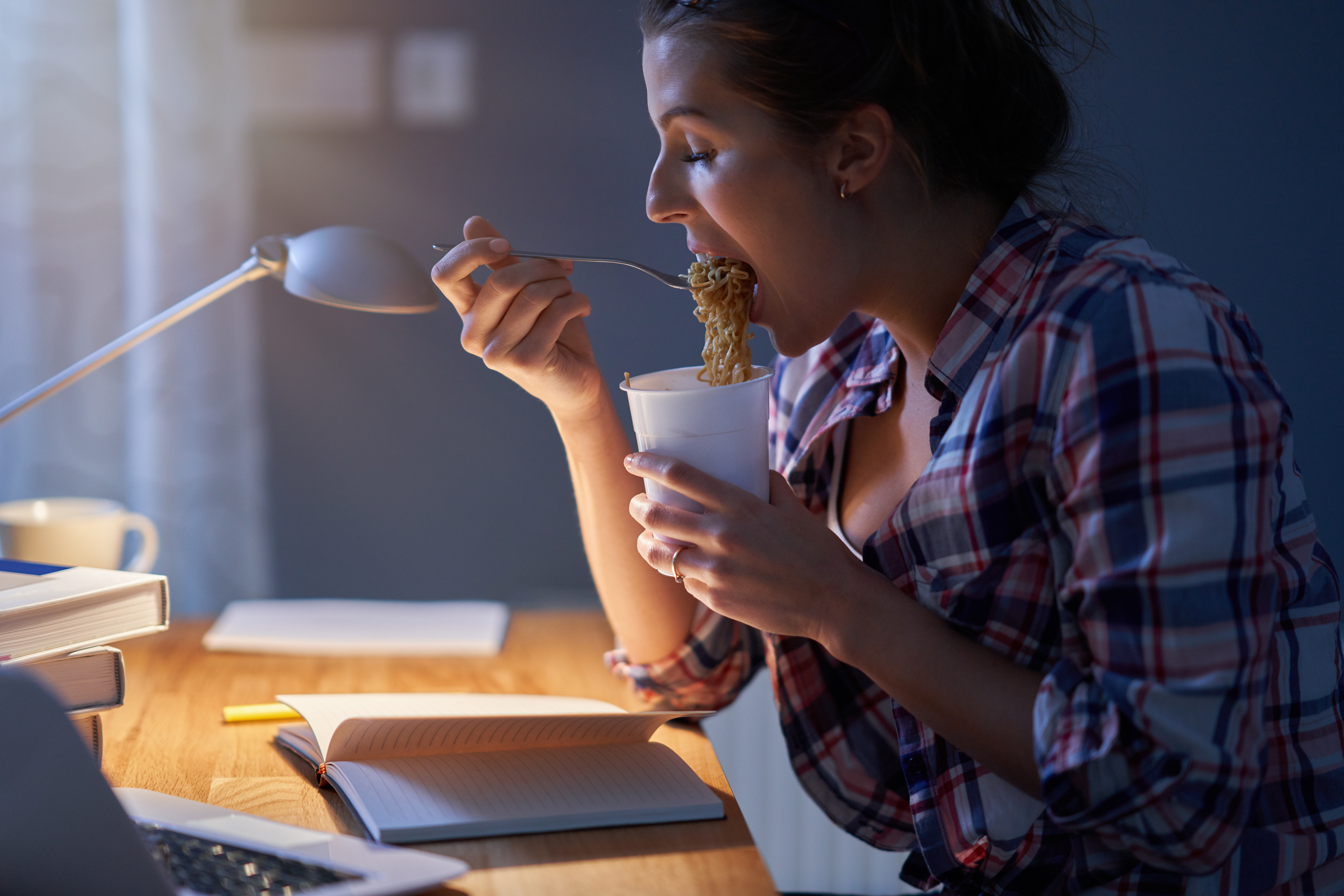 How Late-Night Eating Impacts Metabolism and Weight